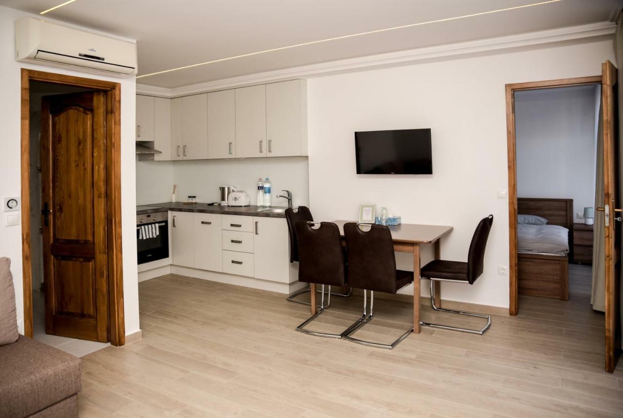 Centrum Apartman Цеґлед Екстер'єр фото